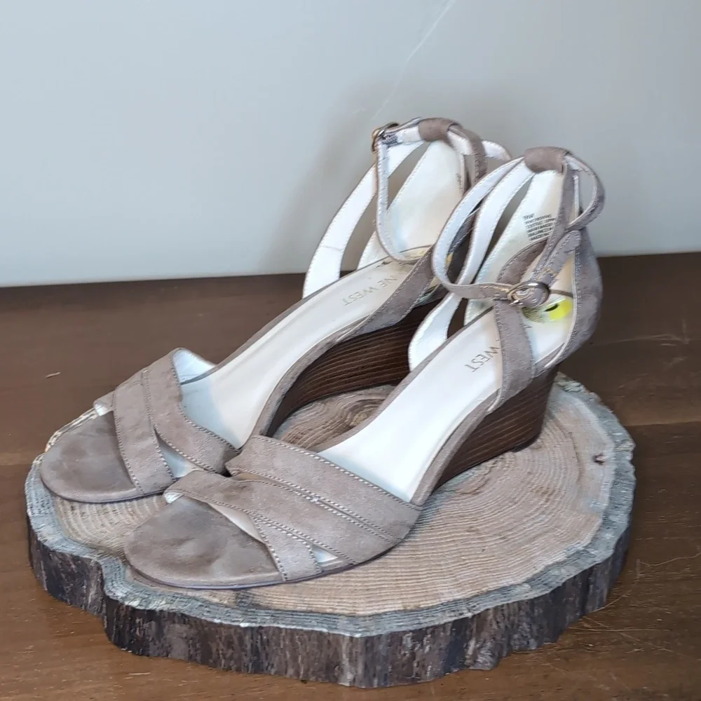 NINE WEST Tan Suede wedge heel Sz 9M